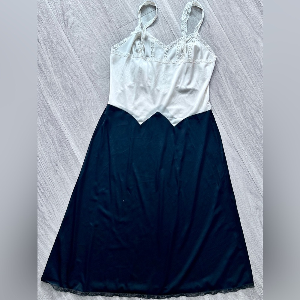 Vintage Vanity Fair Black and White Midi Slip size 38, M/L